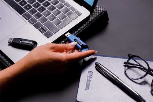 Pendrive, 64GB, USB 3.2, 175/80 MB/s, VERBATIM "V3 MAX", kék-fekete